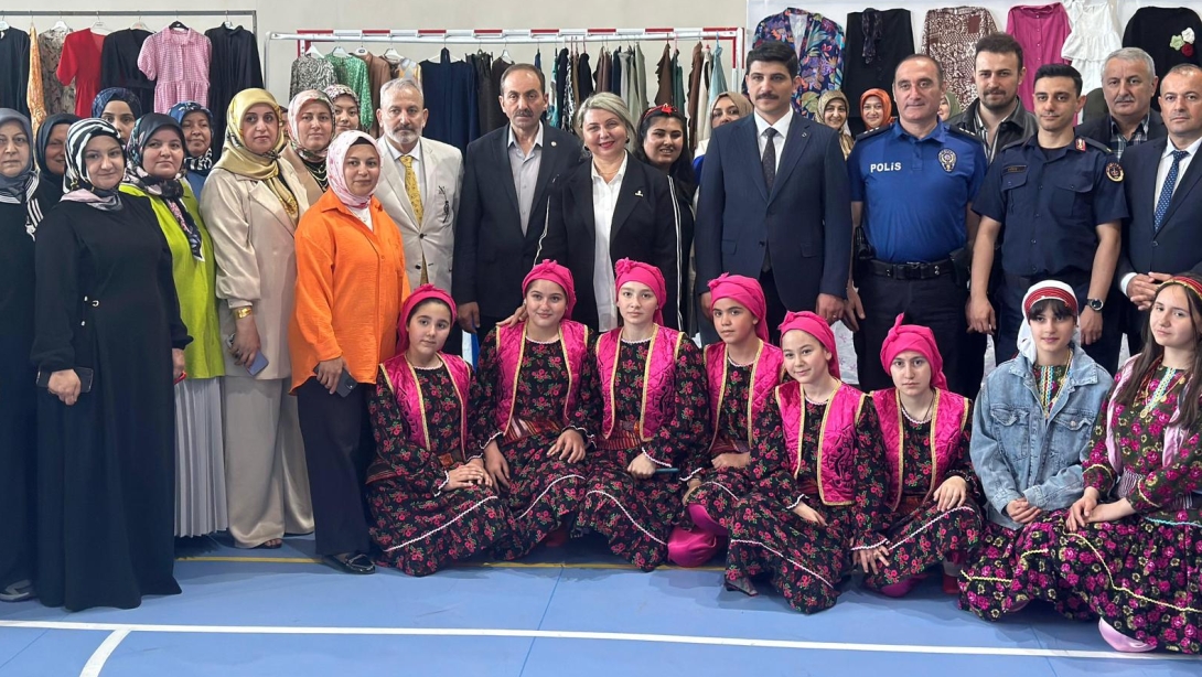 Çamaş'ta Hayat Boyu Öğrenme Haftası Kapsamında Yıl Sonu Sergisi Düzenlendi