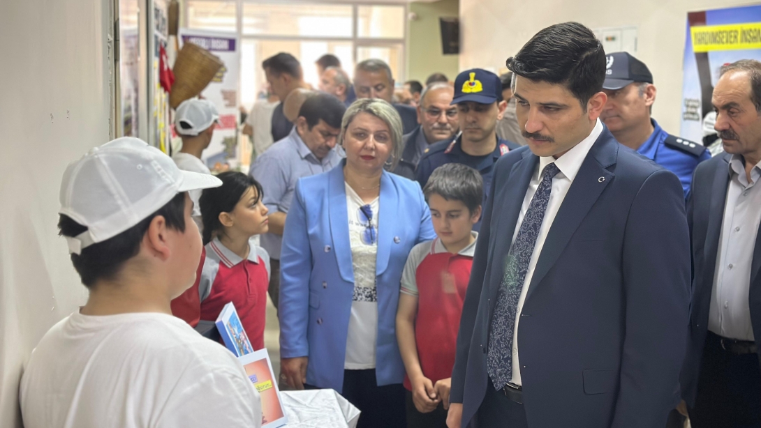 Edirli Kocaman Ortaokulu'nda TÜBİTAK 4006 Bilim Fuarı Açılışı Gerçekleştirildi